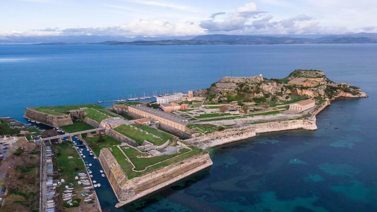 Παλιά Πόλη της Κέρκυρας – Δορυφορικά και επίγεια συστήματα στην Κέρκυρα από τη ΛΥΡΑ ΑΕΒΕ